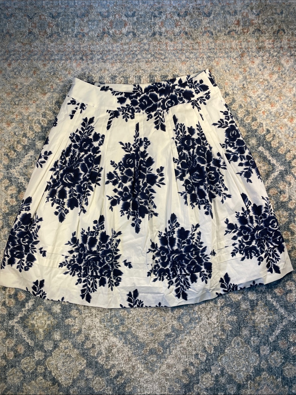 Talbots White Skater Skirt with Navy Floral Pattern - Picture 4 of 4